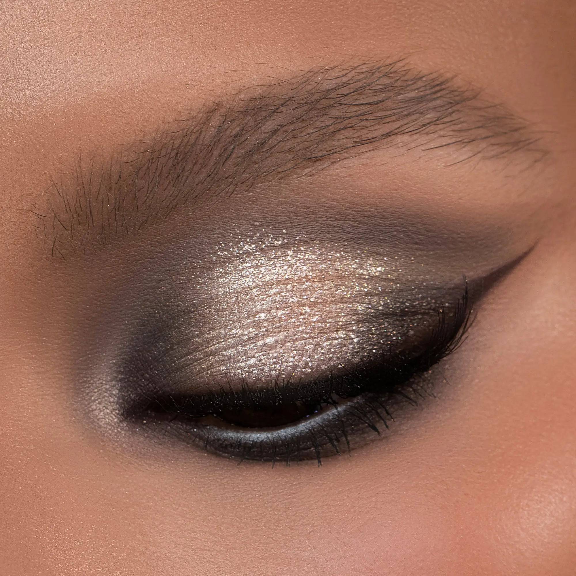 243-retro-glam-eyeshadow-palette-12.jpg RETRO GLAM EYESHADOW PALETTE