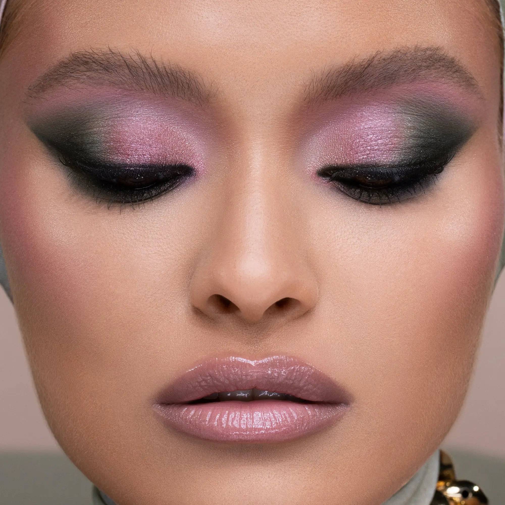 243-retro-glam-eyeshadow-palette-4.jpg RETRO GLAM EYESHADOW PALETTE