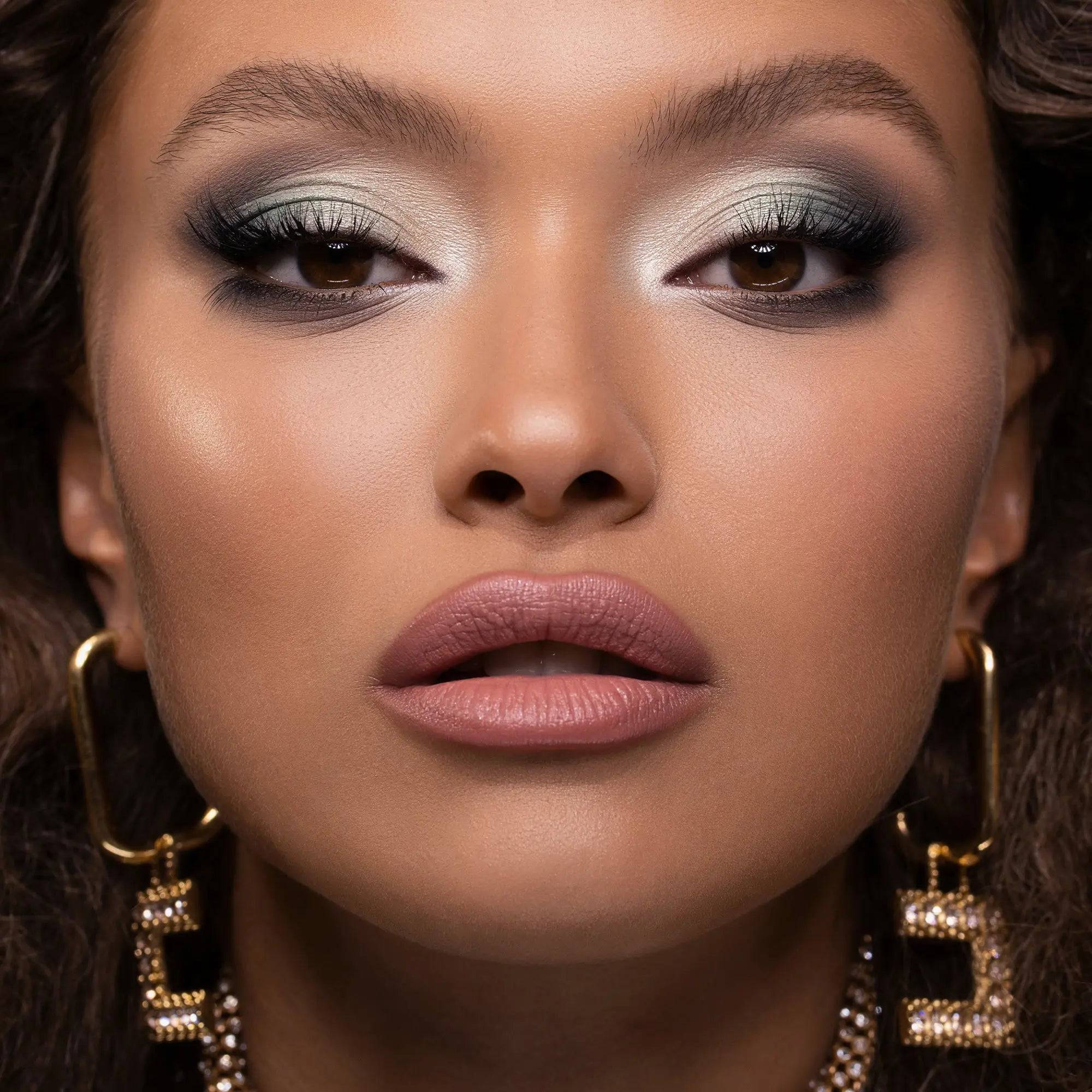 243-retro-glam-eyeshadow-palette-5.jpg RETRO GLAM EYESHADOW PALETTE