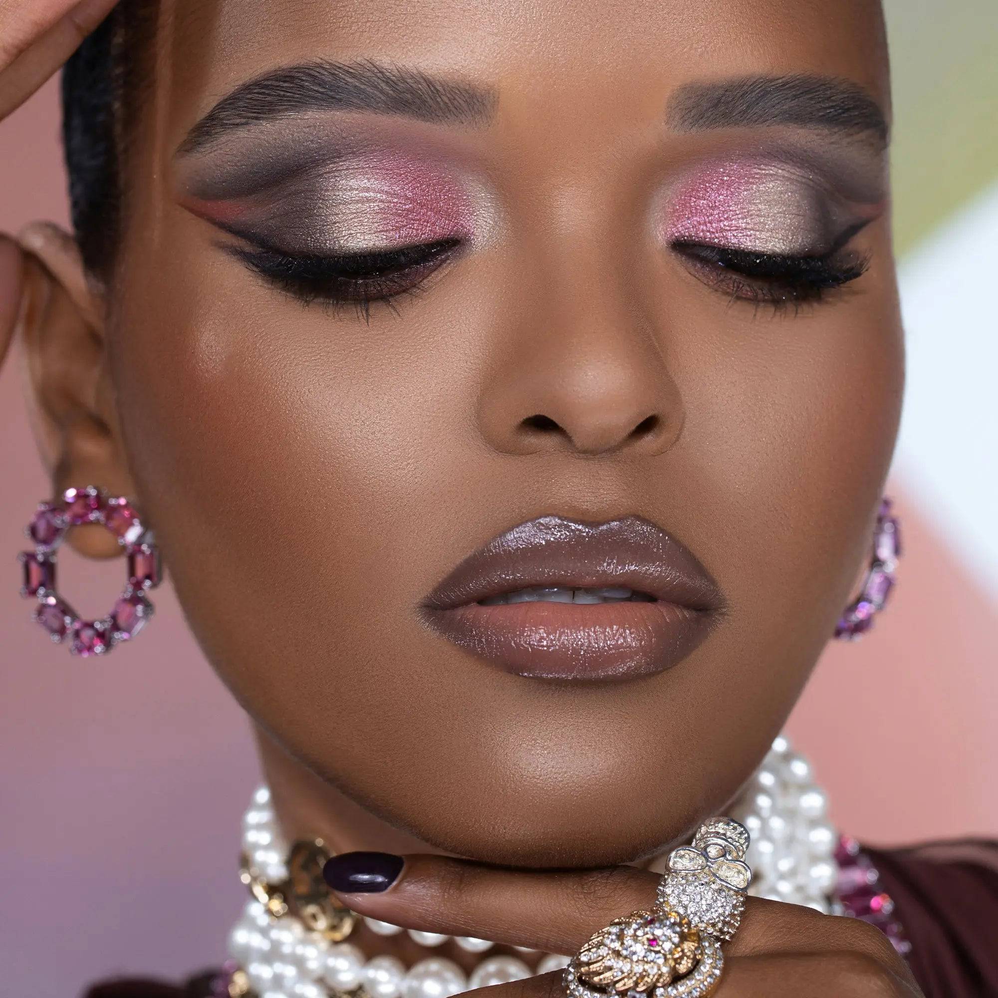 243-retro-glam-eyeshadow-palette-6.jpg RETRO GLAM EYESHADOW PALETTE