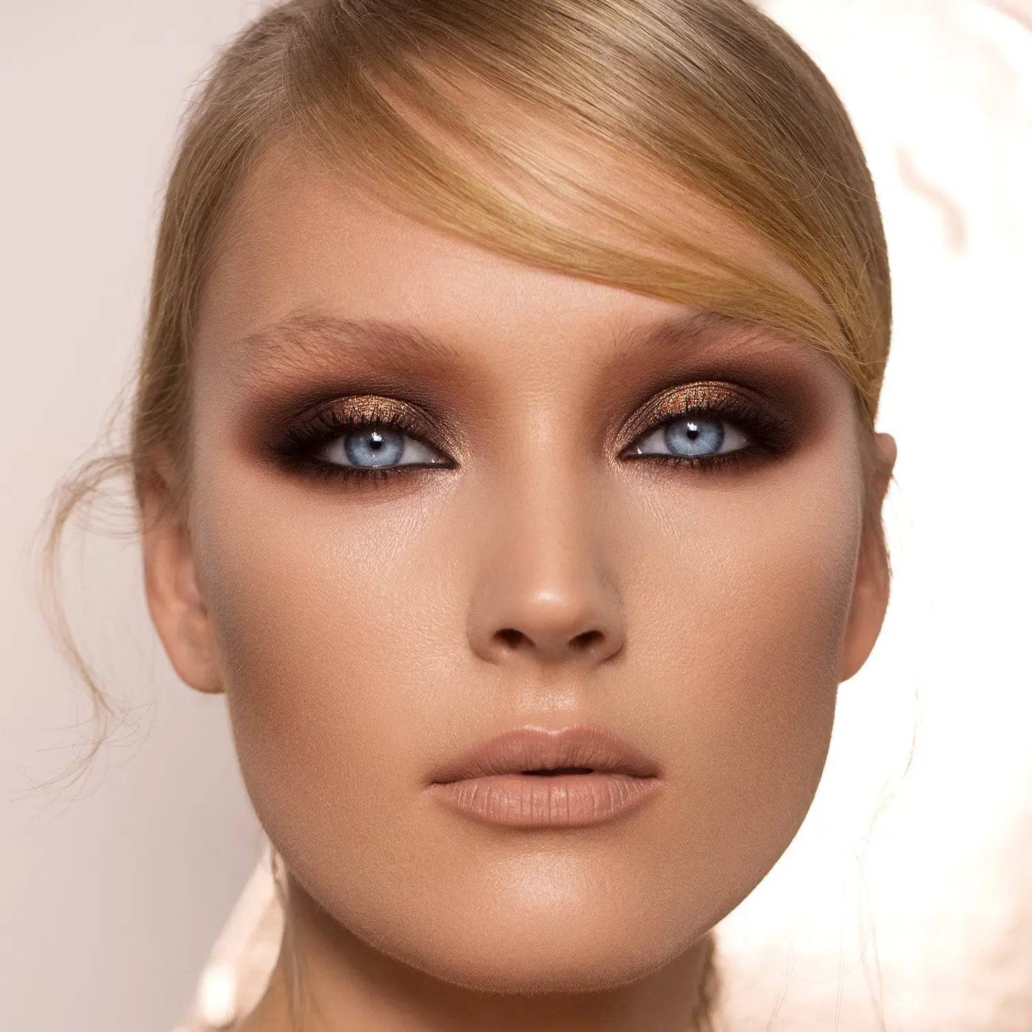 373-mini-nude-eyeshadow-palette-2.jpg MINI NUDE EYESHADOW PALETTE