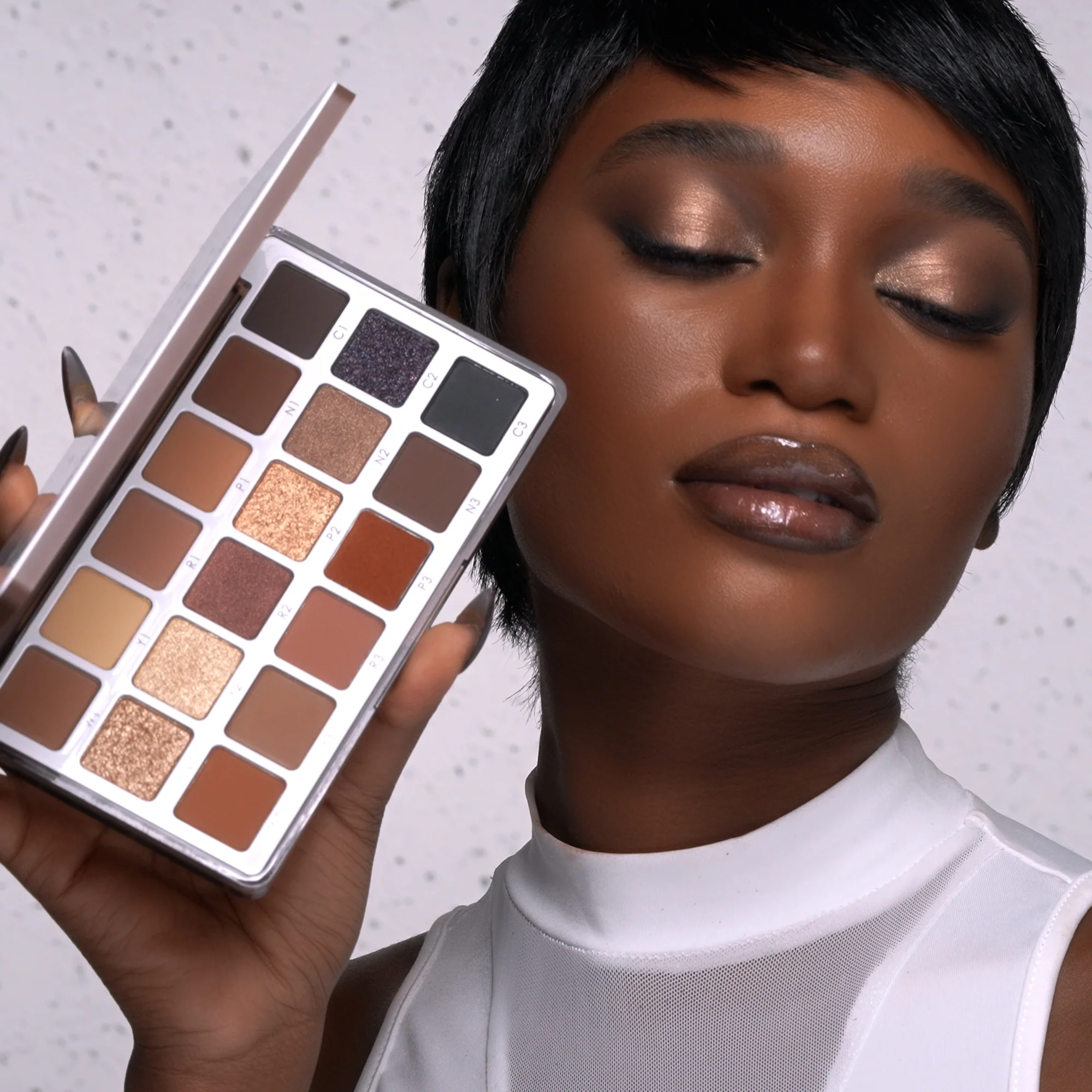 EYE SCULPT TEXTURE AND TONE EYESHADOW PALETTE